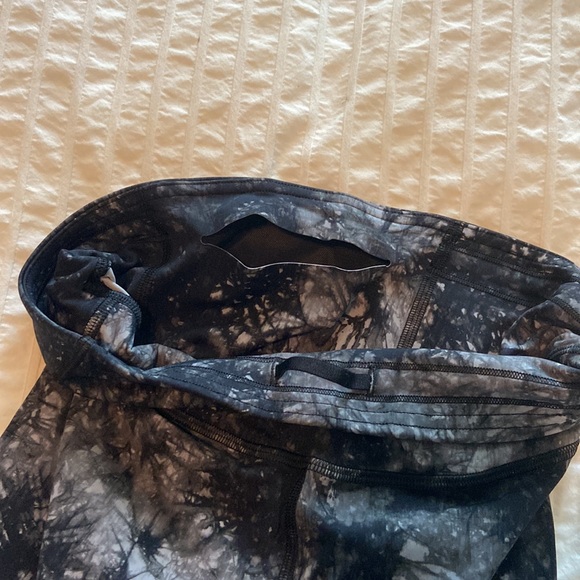 Base Pace lululemon leggings - Picture 2 of 3